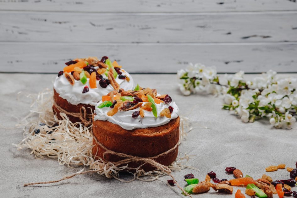 Easter cakes with glaze and candied fruits